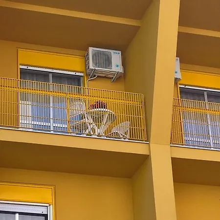 Yellow House アパート *